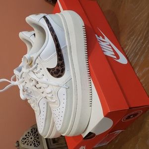 Nike platform 7.5 women's